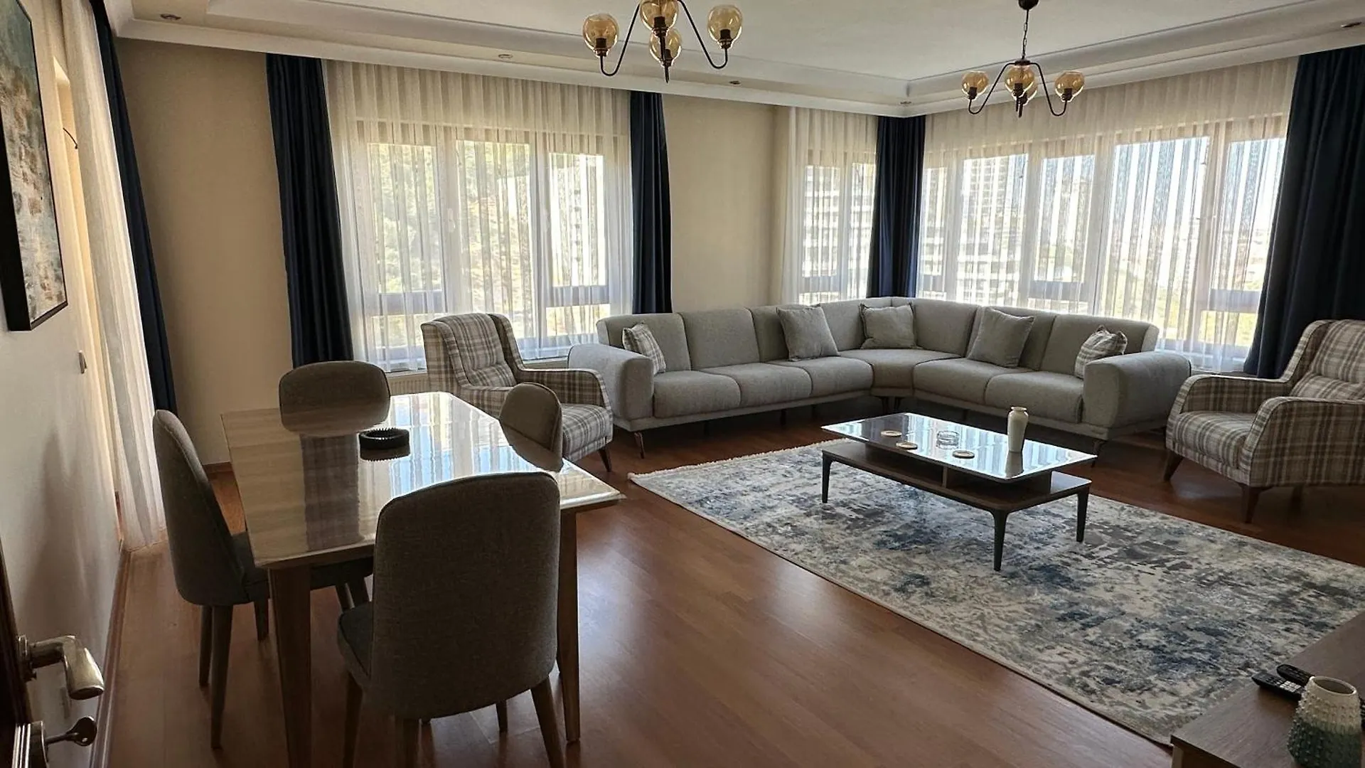 Corner Luxury Suit location